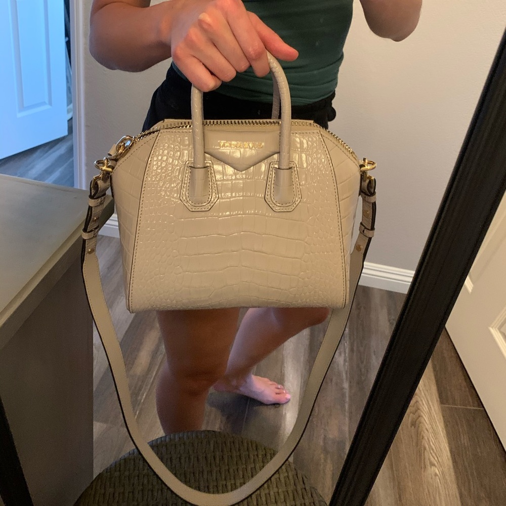 Givenchy Antigona mini bag in Dune - Picture 7 of 9